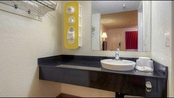 Hotel 6 Riverside, Ca - Ucr East 2*