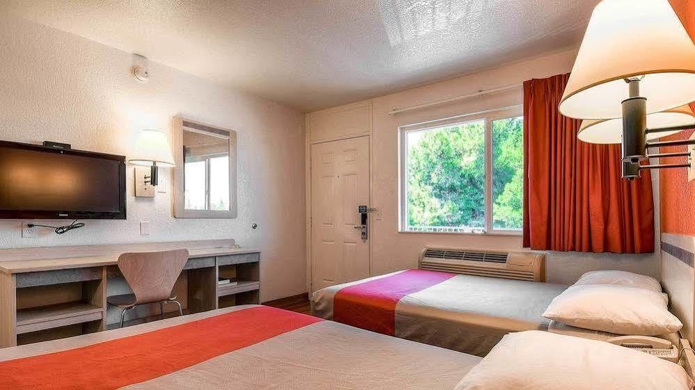 6 Riverside, Ca - Ucr East Hotel 2*