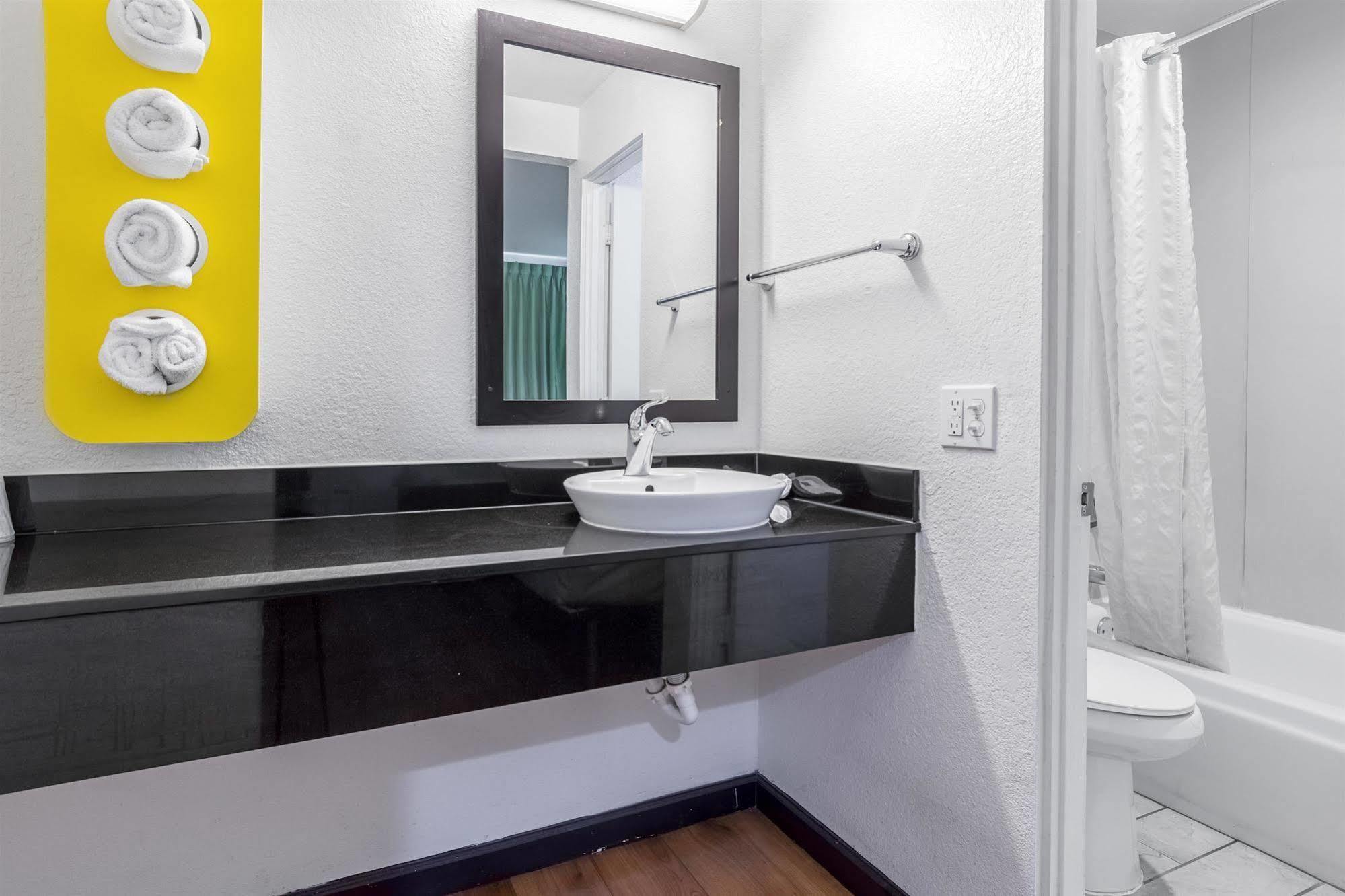 Hotel 6 Riverside, Ca - Ucr East Riverside